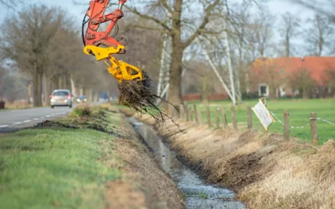 herder-mowing-bucket-for-ditch-maintenance-1