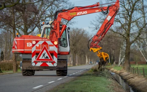 herder-mowing-bucket-for-ditch-maintenance