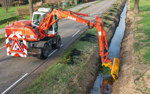 herder-mowing-bucket-for-ditch-maintenance-5