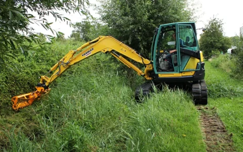 herder-mowing-bucket-mrlt-aan-midi-excavator