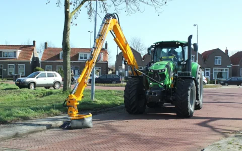 herder-weed-brusher-deutz-tractor