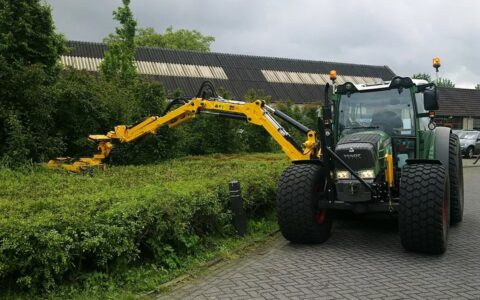 musketier-mowing-arm-with-fendt-211-tractor