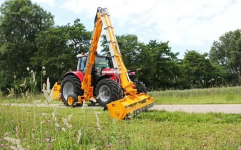 herder-kmu-ecomower-with-massey-ferguson-tractor