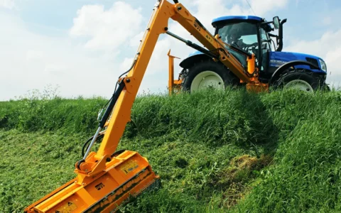 herder-kmu-ecomower-with-new-holland-tractor